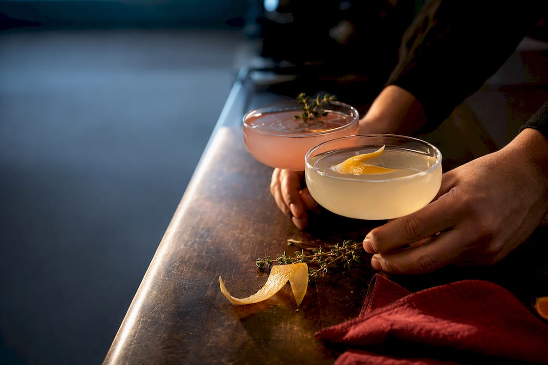 Bijgesneden glazen met glutenvrije cocktails