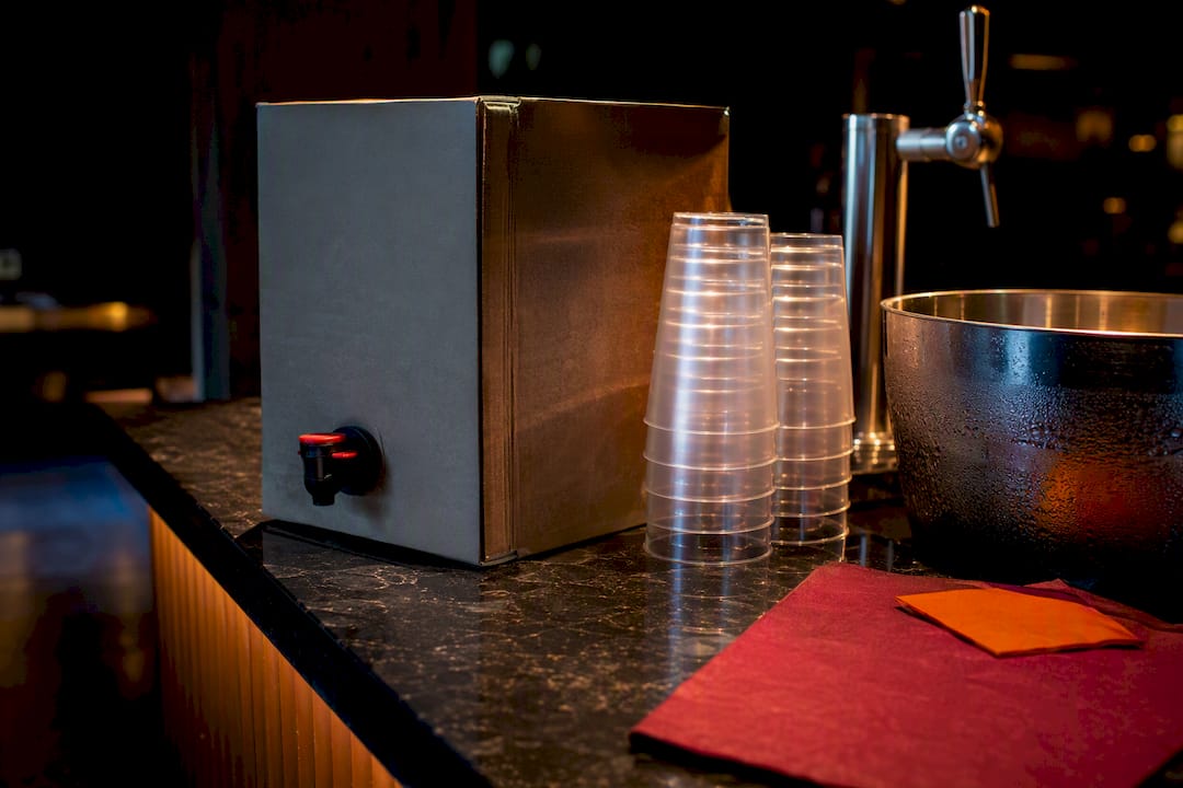 Anonieme cocktailverpakkingen en herbruikbare bekers voor evenementen