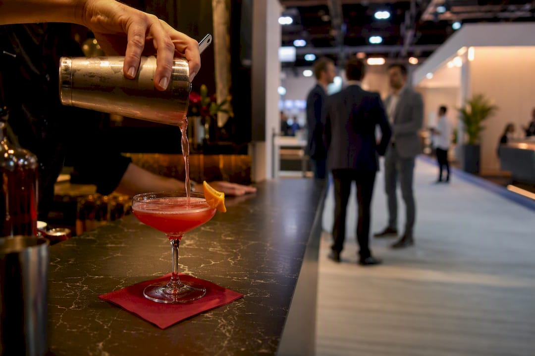 Cocktailbar trekt bezoekers naar de beursstand