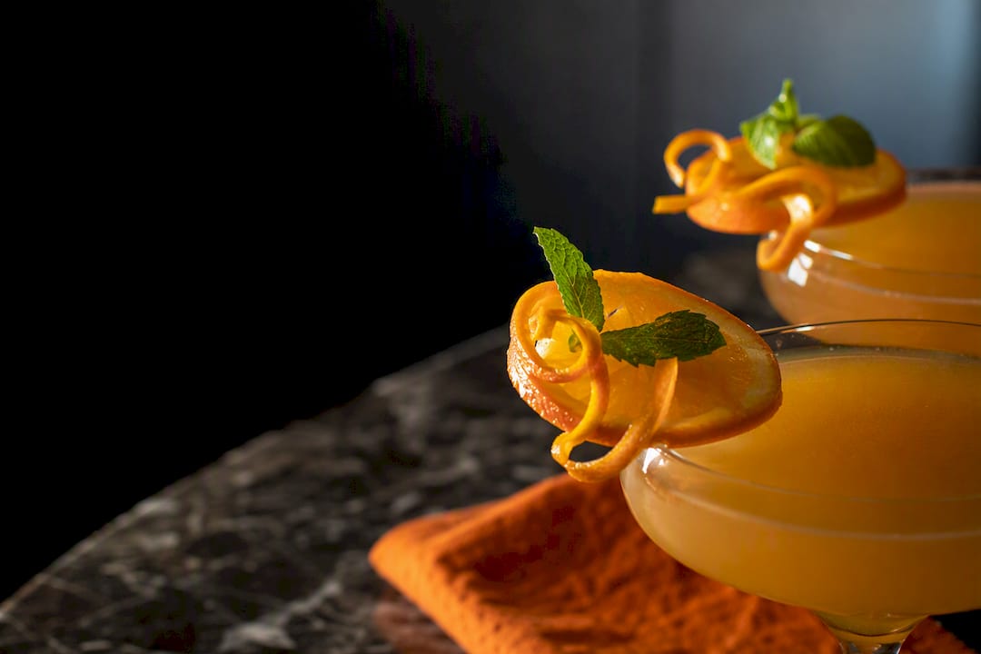 Citrus en munt als feestelijke garnituur voor cocktails