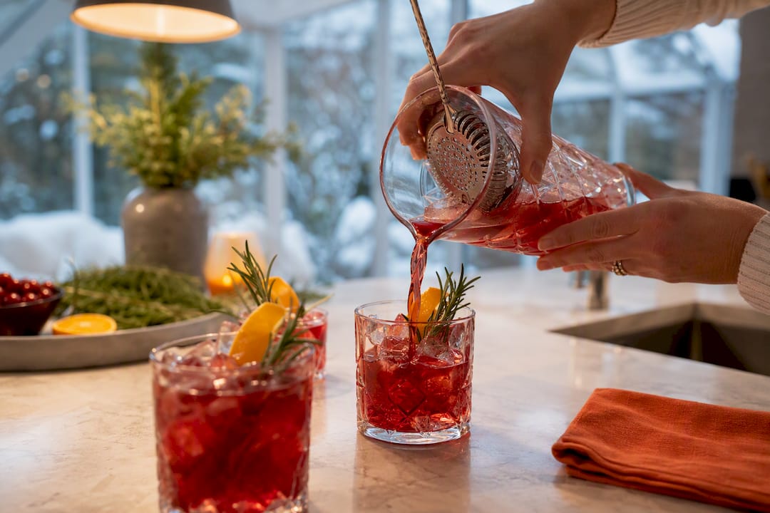 Heerlijke feestelijke kerstmocktails met citrus en rozemarijn