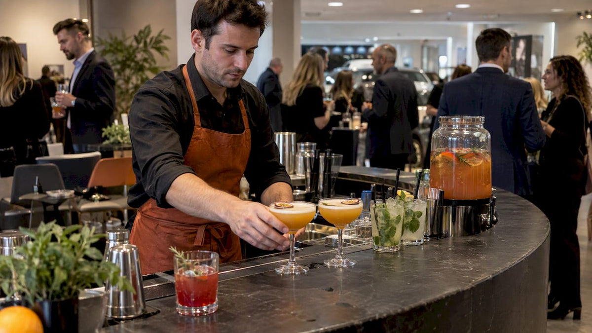 Eventmanager maakt cocktails klaar voor productlancering